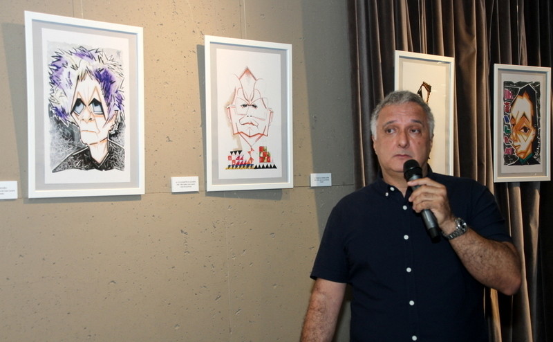 El artista Néstor Dámaso del Pino inaugura la muestra ‘Entre caricanarios’ en Firgas