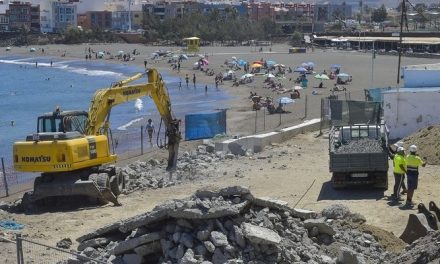 La Demarcación de Costas obliga al Ayuntamiento de Telde a derribar el “muro de la vergüenza” de   la Playa de Melenara