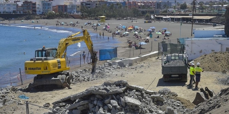 La Demarcación de Costas obliga al Ayuntamiento de Telde a derribar el “muro de la vergüenza” de   la Playa de Melenara