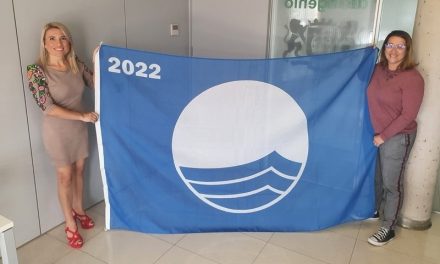 Ingenio recoge la Bandera Azul que ondeará este verano en la Playa del Burrero