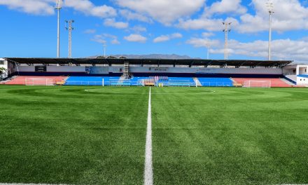 El campo de fútbol Pablo Hernández de Telde estrena un nuevo césped artificial  