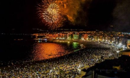 Las Canteras volverá a brillar en la Noche de San Juan con cuatro conciertos y un gran espectáculo de pirotecnia