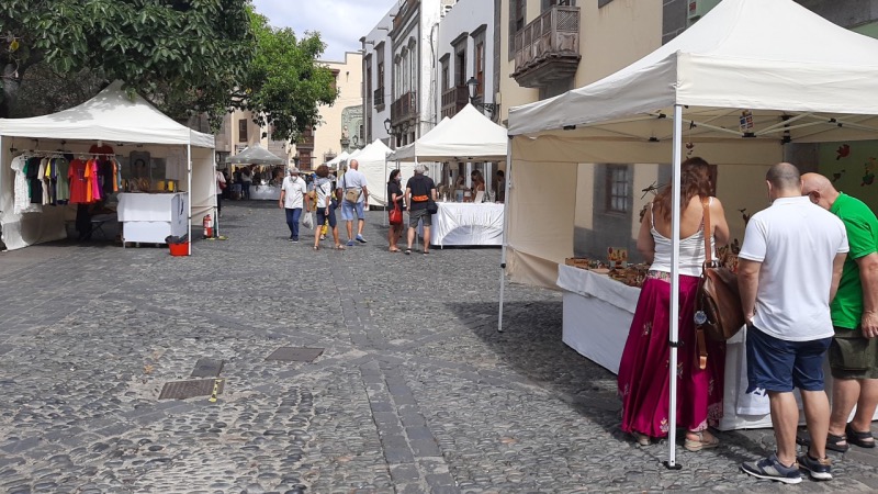 El Mercadillo de Artesanía y Cultura de Vegueta continuará activo el mes de julio