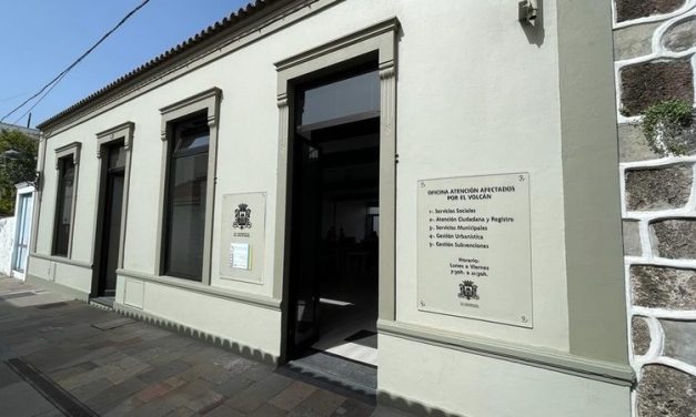 La alcaldesa de Los Llanos de Aridane pone en valor el servicio integral que se está ofreciendo en la Oficina de Atención a los Afectados por el Volcán 