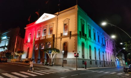 Santa Cruz ilumina con orgullo la bandera del arcoíris en conmemoración del día LGTBI