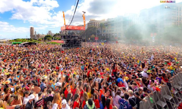 El Carnaval de Día toma mañana la calle de Santa Cruz con miles de carnavaleros