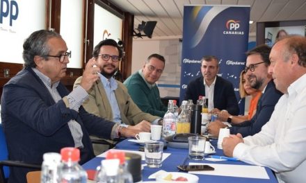 Manuel Domínguez reúne a diputados nacionales y senadores para coordinar la defensa del REF en las Cortes Generales 