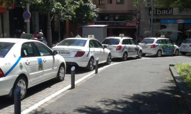 Santa Cruz consultará sobre la propuesta de reducir el número taxis en las calles