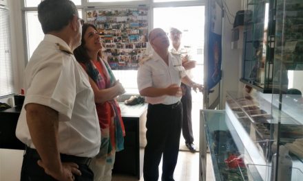 La alcaldesa de Telde visita la sede de la Asociación de Veteranos del Regimiento Infantería Canarias 50