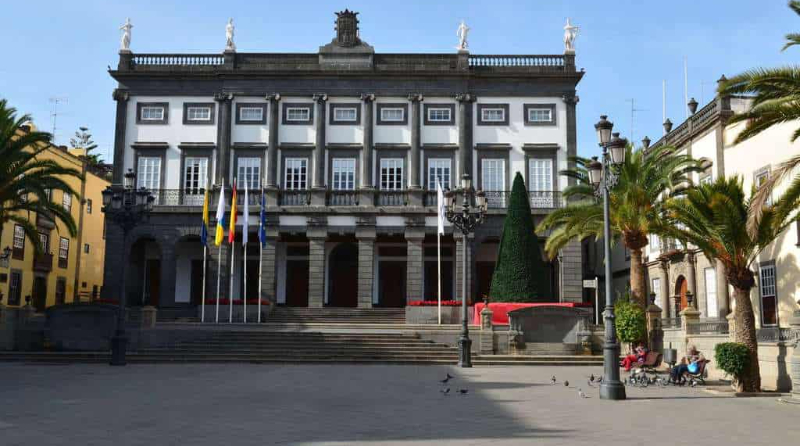 El Ayuntamiento de Las Palmas  invierte cerca de 1 millón de euros para renovar el equipamiento del cuerpo de Bomberos