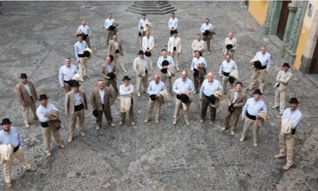 La Asociación Cultural Entre Amigos celebra su 40º aniversario con un reconocimiento a 16 personas y entidades