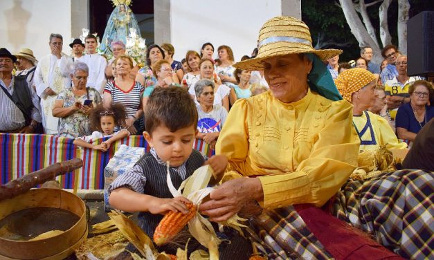 La romería de la Virgen del Buen Suceso llena este domingo las calles de Carrizal de fiesta y tradiciones