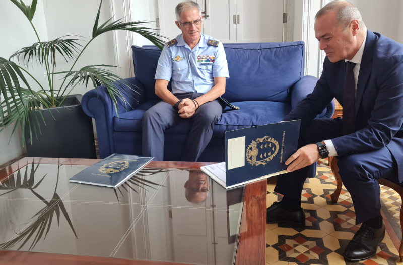 El alcalde de Las Palmas mantiene un encuentro con el jefe del Mando Aéreo de Canarias (MACAN) 