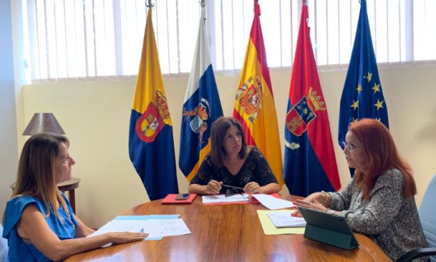 La alcaldesa de Telde mantiene  un encuentro con la directora y la jefa de sector  de Correos