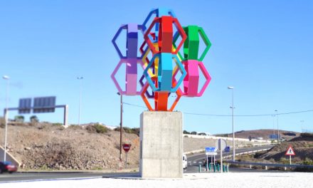 Arinaga ya luce la nueva escultura conmemorativa del 50 aniversario de la Zona Industrial