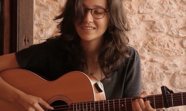 La joven cantautora tinerfeña Mariana abre la temporada de otoño de ‘Patios En (cantados)’ en la Casa-Museo León y Castillo de Telde