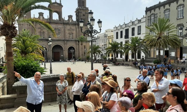 <strong>El Ayuntamiento reanuda junto a las personas mayores el proyecto para recordar la historia de Las Palmas de Gran Canaria</strong>