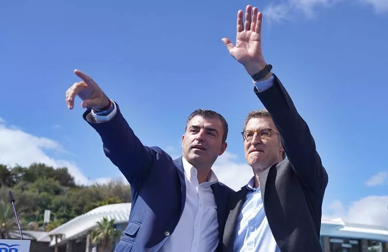Núñez Feijóo y Manuel Domínguez en la Convención Autonómica del PP