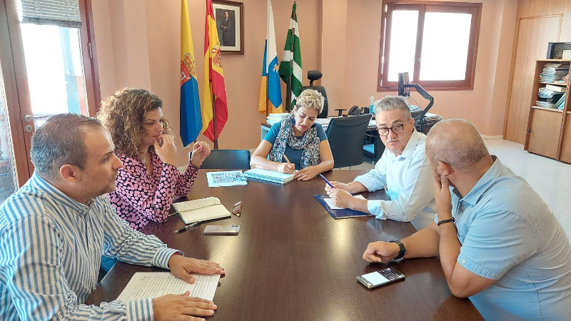 La alcaldesa de Ingenio solicita al consejero de Empleo del Cabildo nuevos planes dirigidos a combatir el paro