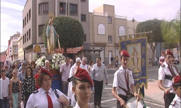 <strong>El Cruce de Arinaga celebra las fiestas de La Milagrosa con música, bailes y folklore</strong>