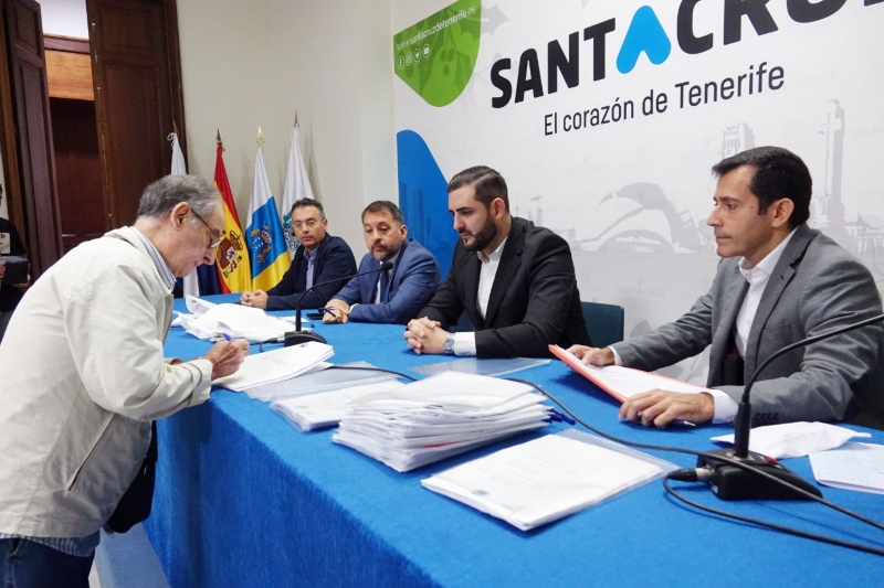 <br><strong>Los primeros 24 residentes de las viviendas de La Candelaria firman sus escrituras</strong>