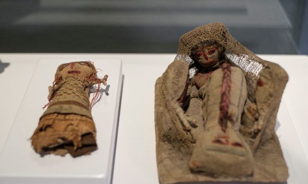 <strong>Javier Velasco reflexiona sobre los ritos funerarios prehispánicos a partir del análisis de las muñecas Chancay de la Casa de Colón</strong>
