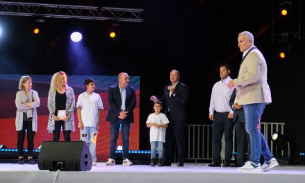 El alcalde de Las Palmas participa en la Gran Gala solidaria de la asociación Pequeño Valiente
