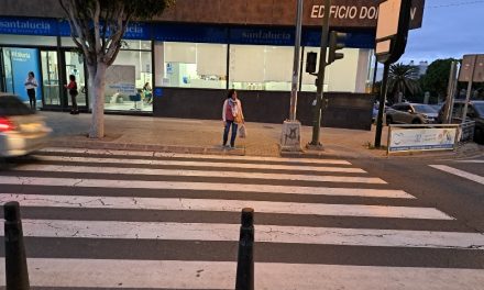 El semáforo que regula el tráfico en la Autovía del Cabildo (Telde), lleva 4 días roto