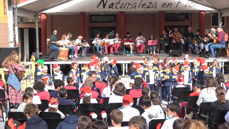 <em><strong>Los colegios de Valsequillo cantan a la Navidad en el II Encuentro Municipal de Villancicos</strong></em>