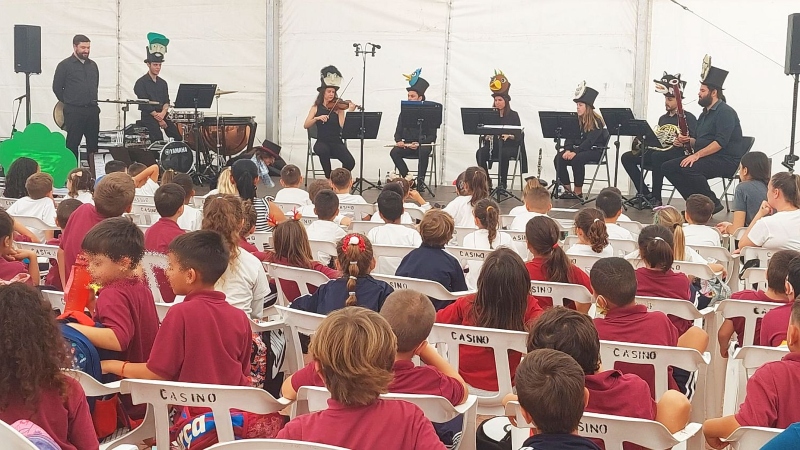 Cerca de un millar de escolares de Ingenio disfrutan del concierto didáctico ‘Pedro y el lobo’, de la SMVI