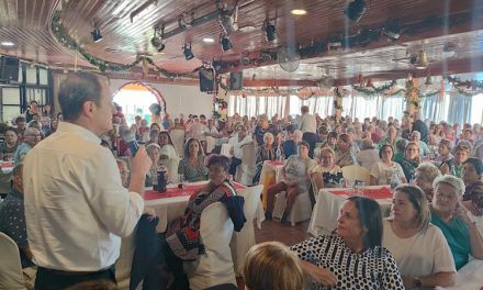 La asociación de mayores del municipio de Agüimes organiza su tradicional almuerzo navideño
