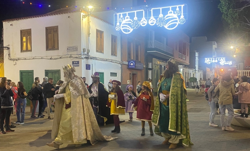 La Aldea de San Nicolás vuelve a acoger con éxito la representación del Auto de Reyes Magos en La Alameda