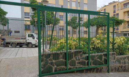Las Palmas concluye el cerramiento de la Plaza de Los Bomberos de La Isleta con el objetivo de garantizar el descanso vecinal  