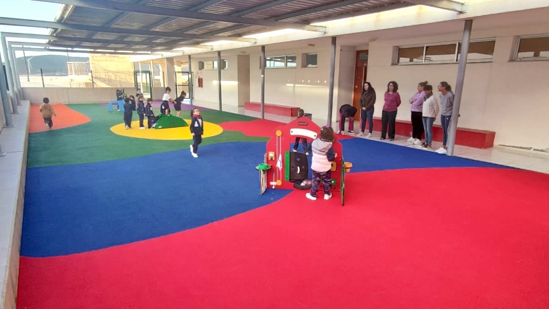 El colegio de Montaña de Los Vélez en Agüimes  estrena patio de juegos