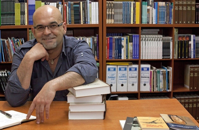 Muere el escritor grancanario Alexis Ravelo