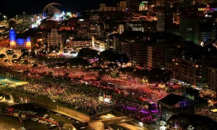 <br><strong>Unas 420.000 personas abarrotan Santa Cruz en la celebración del Sábado de Piñata</strong>