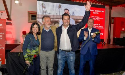 Alejandro Ramos presenta su candidatura a la alcaldía de Telde en loor de multitudes
