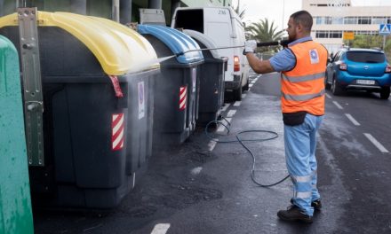 La Laguna intensifica las tareas de limpieza en el barrio de Las Nieves, en Finca España 