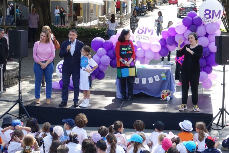 <br>Más de 700 niñas y niños participan en el Día Internacional de la Mujer en Santa Cruz