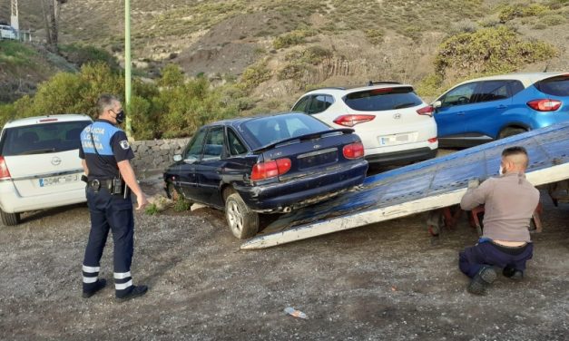 El Ayuntamiento de Las Palmas  retira de la vía pública una media de 148 vehículos abandonados al mes