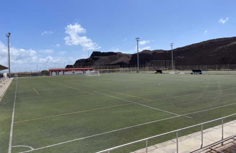La Laguna adjudica la renovación del césped y sistema de riego en los campos de fútbol de Ofra y Montaña de Taco 