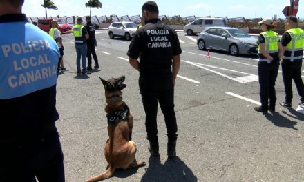 Los policías locales se forman para trabajar en coordinación con guías caninos
