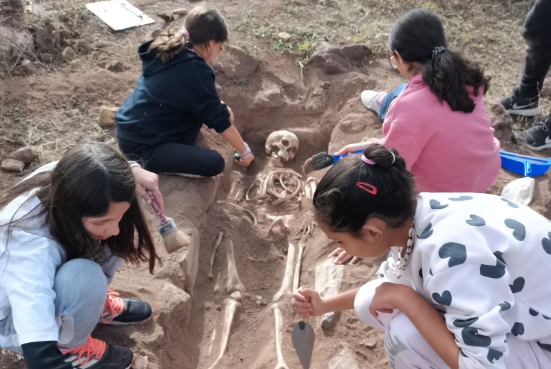 Finaliza con éxito la primera experiencia de inmersión en la arqueología entre el alumnado del CEIP Santa Lucía y el Museo de La Fortaleza
