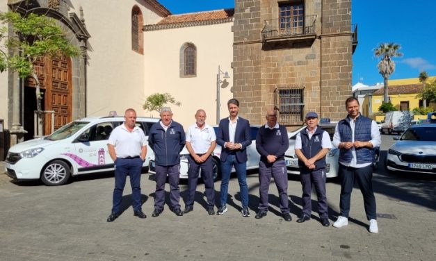 Los profesionales del sector del taxi en La Laguna vestirán uniforme por primera vez a partir de junio  