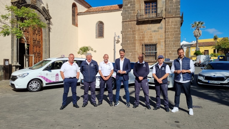 Los profesionales del sector del taxi en La Laguna vestirán uniforme por primera vez a partir de junio  