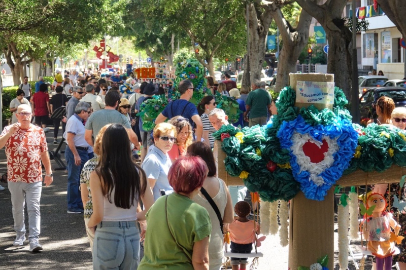 Las Fiestas de Mayo reconocen a las mejores cruces escolares con material reciclado