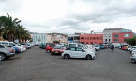La Comunidad Educativa de Telde denuncia el cierre del único aparcamiento público de la zona de Arnao