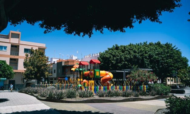 La Laguna renueva el parque infantil de la plaza de La Candelaria