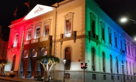 Santa Cruz conmemora el Día del Orgullo con la iluminación de su fachada y diversos actos