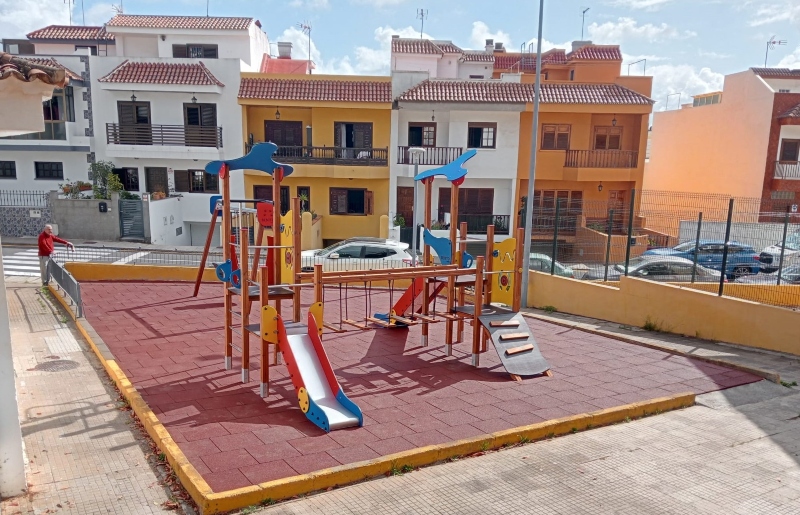 La Laguna continúa con la mejora de parques y zonas de juegos infantiles en diferentes barrios